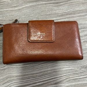 Fossil wallet brown